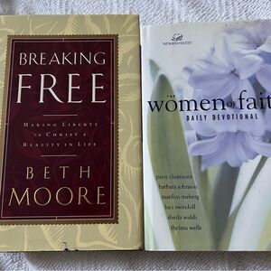 Women of Faith Daily Devotional and Breaking Free Book Set
